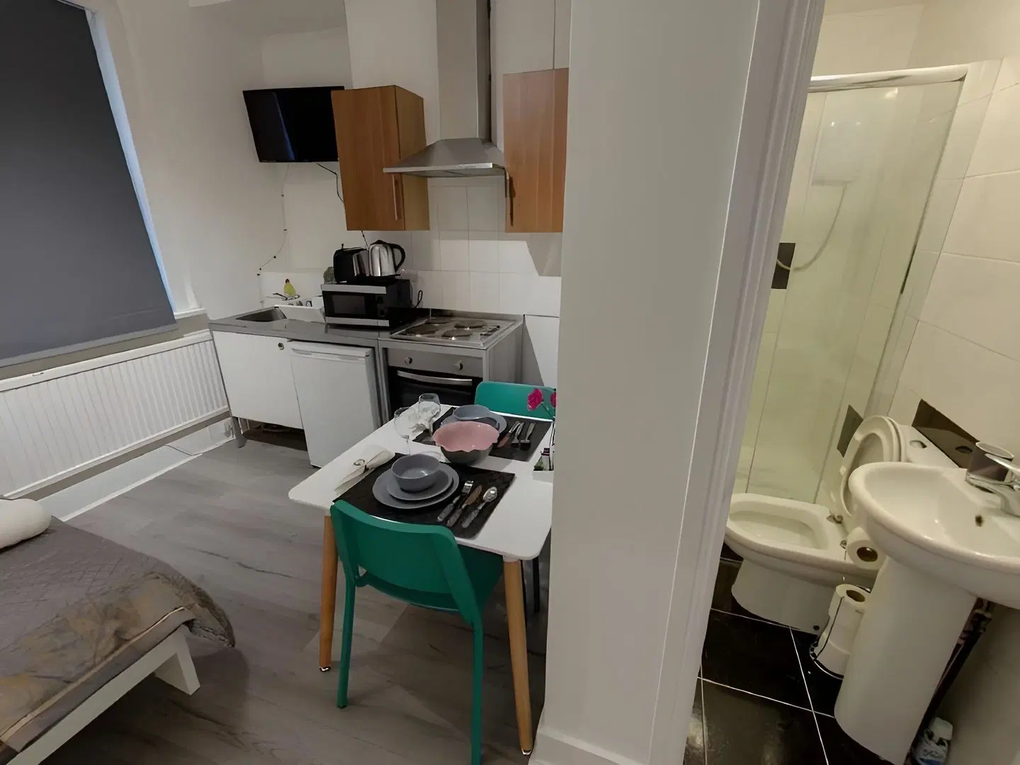 London Queen's Park Apartment ROOM_EXAMPLE