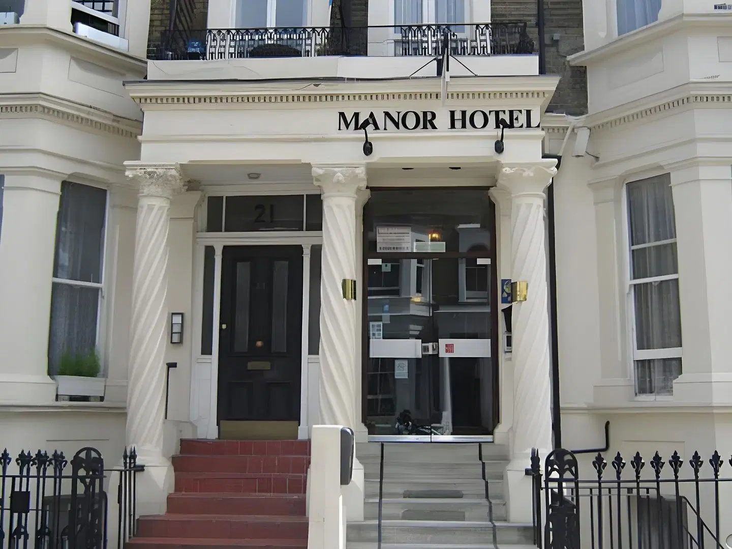 Manor Hotel EXTERIOR
