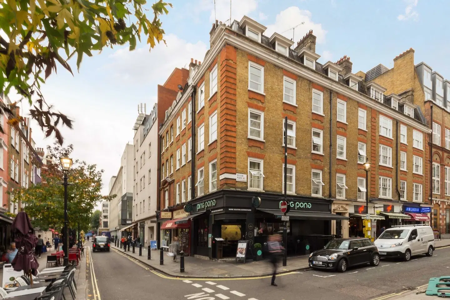 Urban Chic - Bond Street EXTERIOR