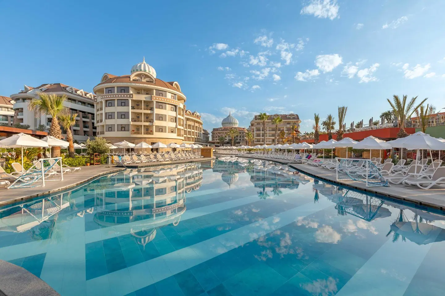 Kirman Belazur Resort & Spa OUTDOOR_POOL