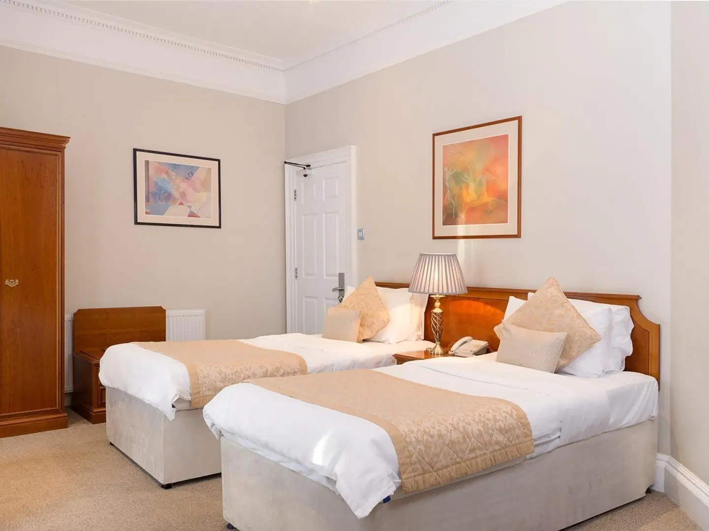 Staunton ROOM_EXAMPLE
