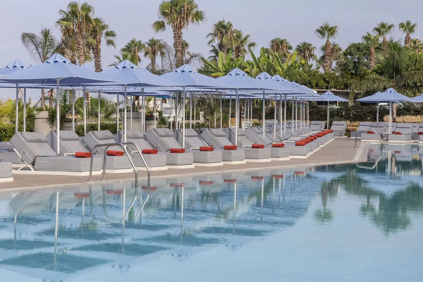 The Ivi Mare OUTDOOR_POOL