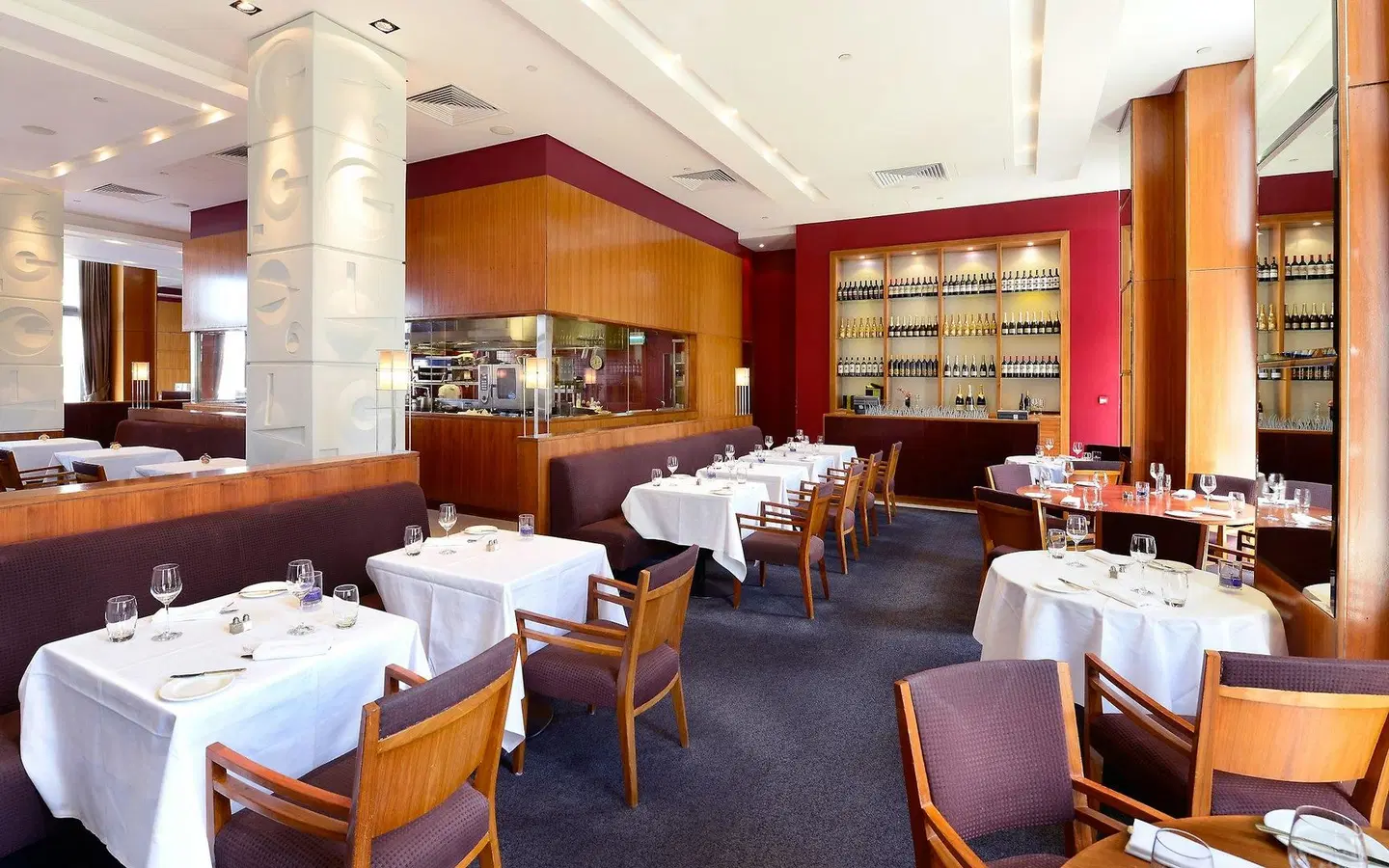 Canary Riverside Plaza Hotel Restaurant