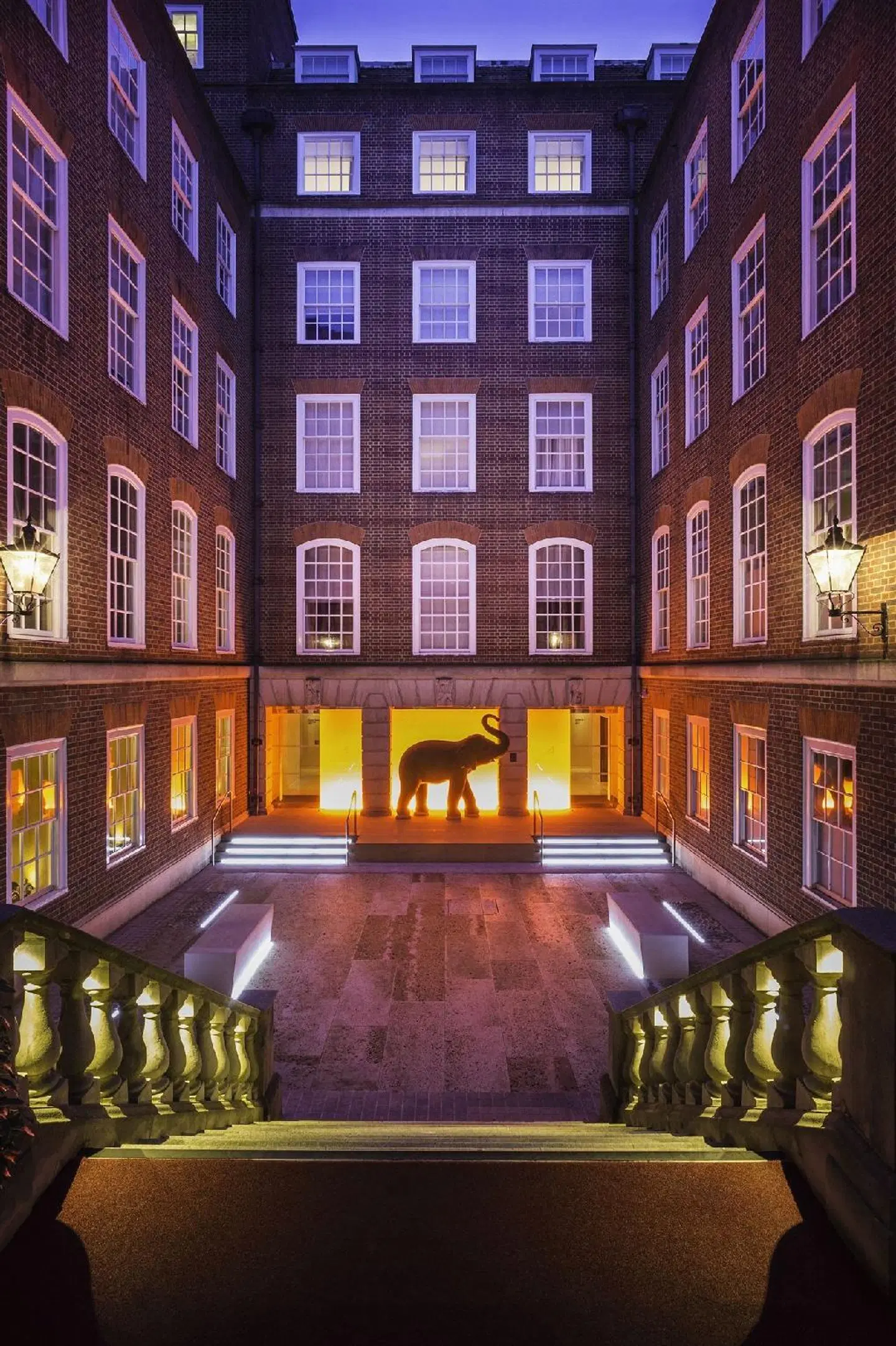 Apex Temple Court EXTERIOR