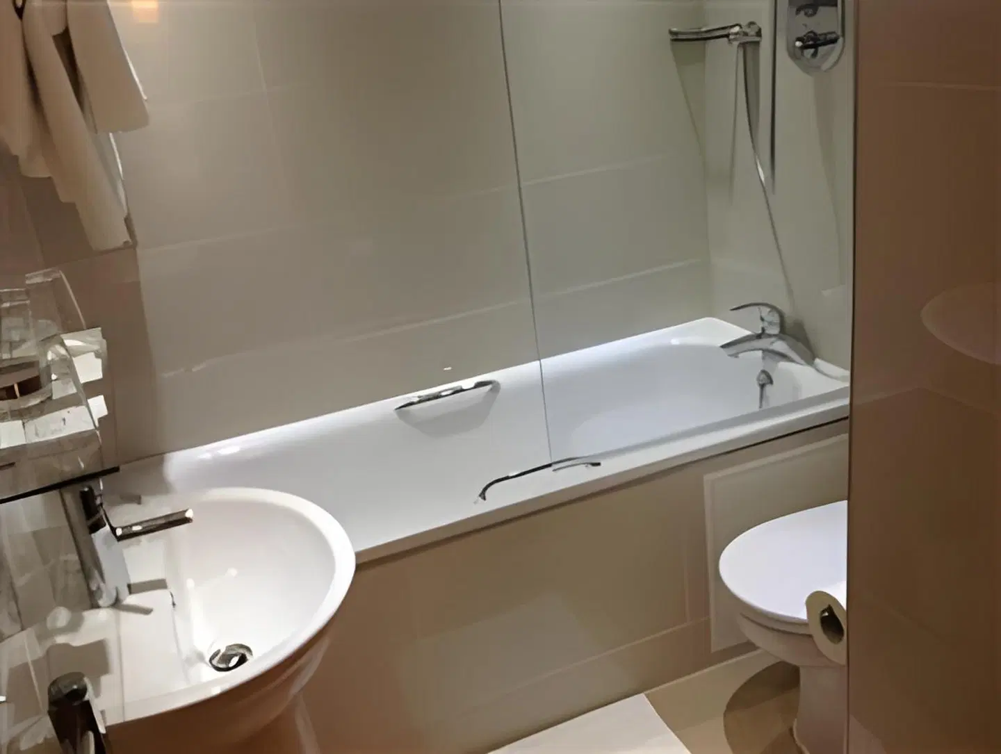 Regency Hotel Parkside Badezimmer