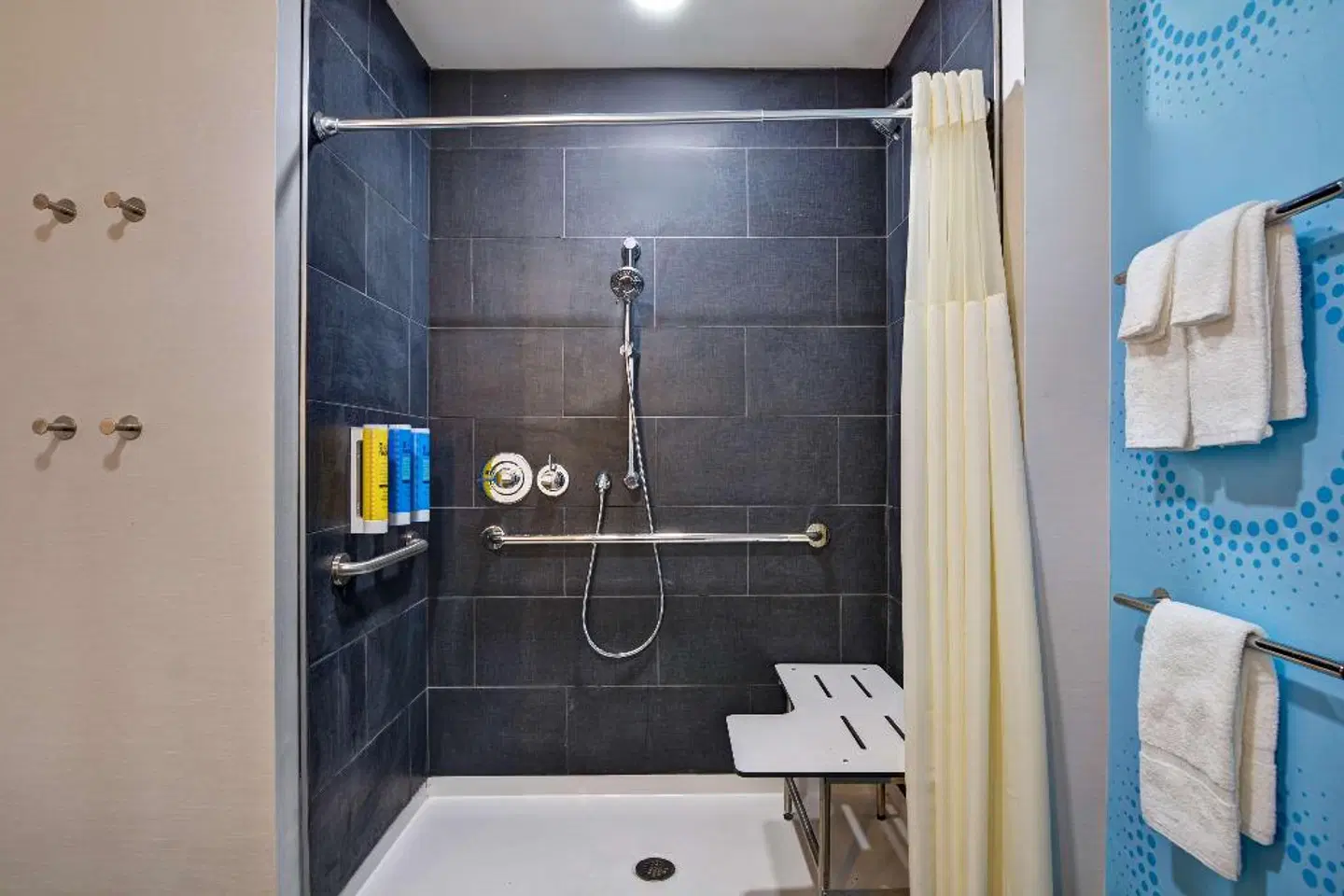 Tru by Hilton Fort Walton Beach Badezimmer
