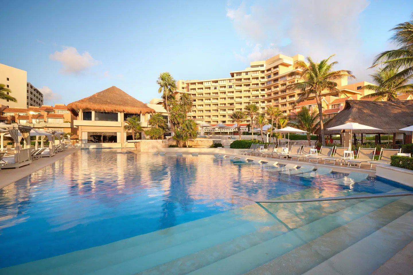Wyndham Grand Cancun All Inclusive Resort & Villas OUTDOOR_POOL