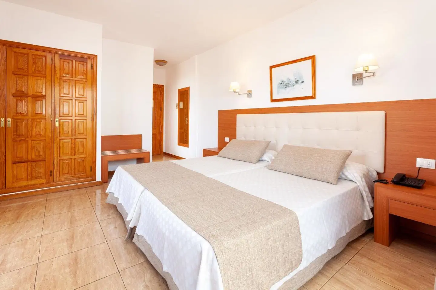 Don Manolito ROOM_EXAMPLE