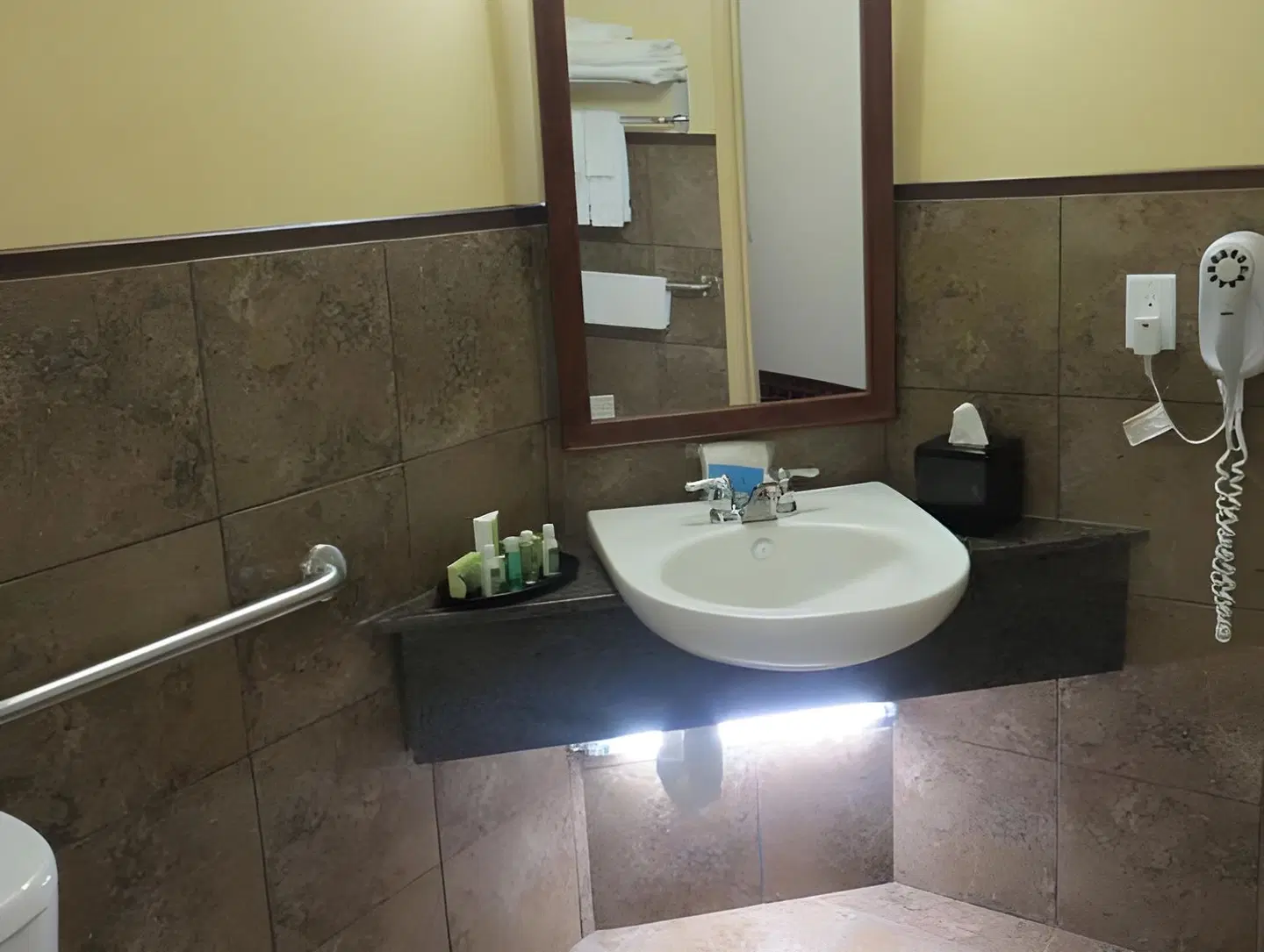 Poplar Tree Inn Badezimmer