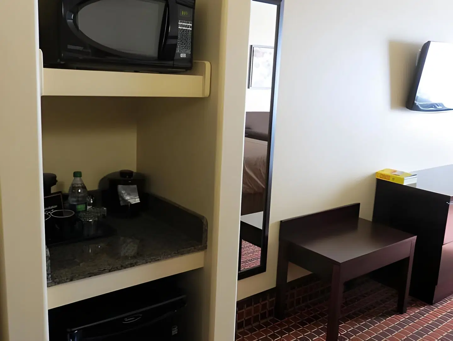 Poplar Tree Inn ROOM_EXAMPLE