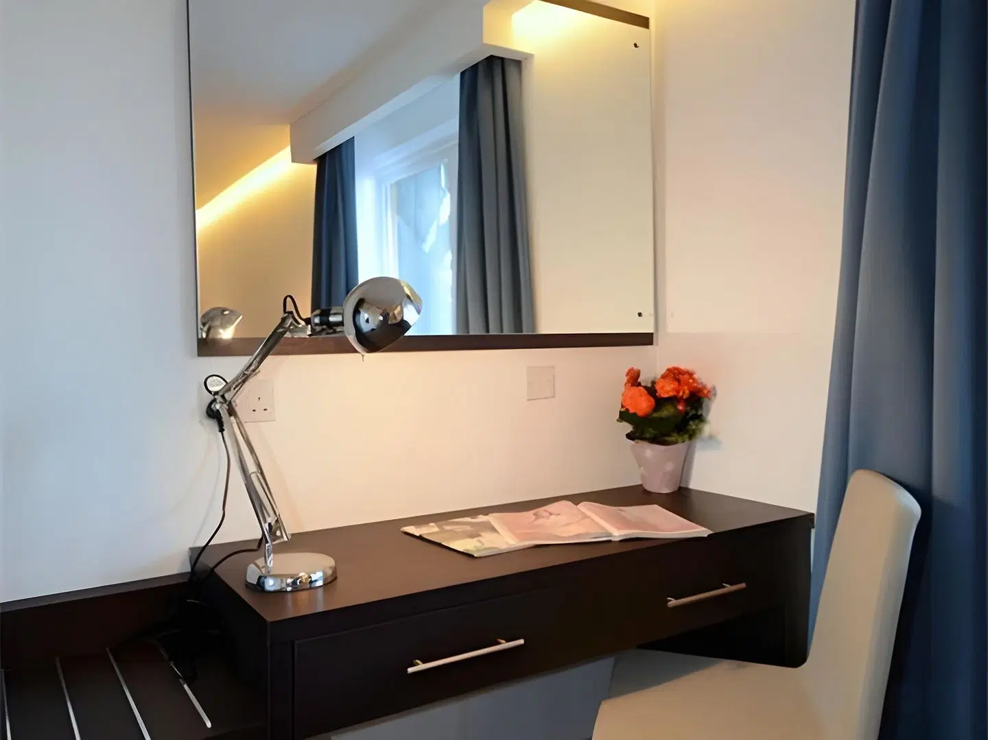 Pelican London Hotel and Residence ROOM_EXAMPLE