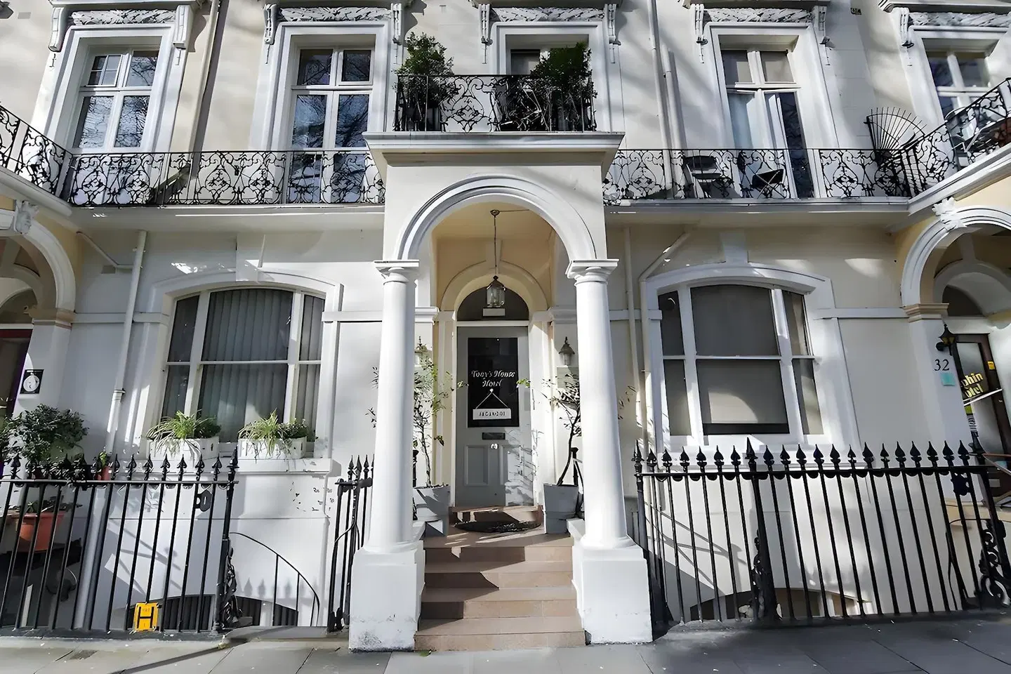 Tony's House Hotel EXTERIOR