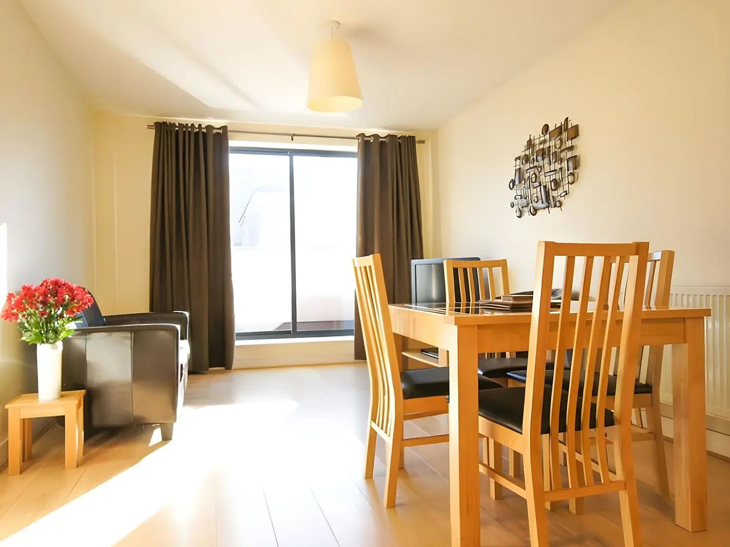Crompton Court Apartments ROOM_EXAMPLE