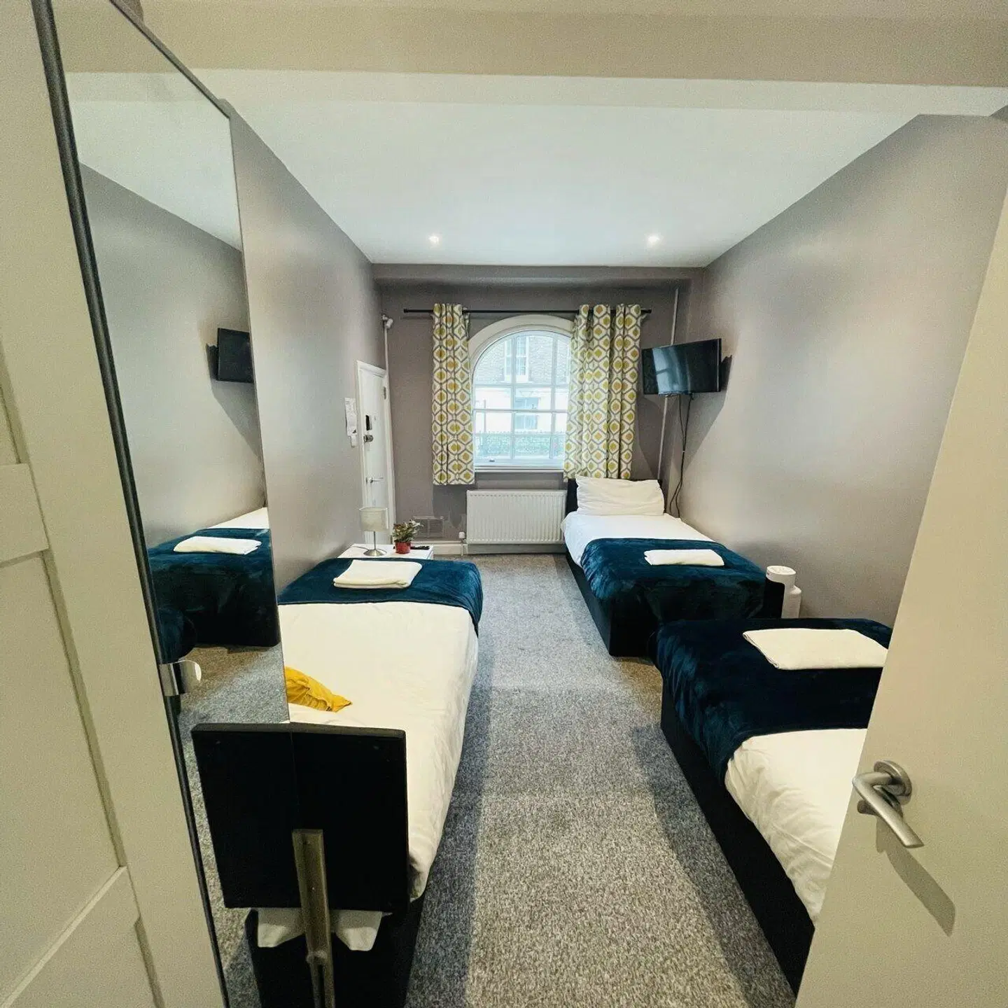 London Queen's Eurostar - Kings Cross HEALTH_BEAUTY