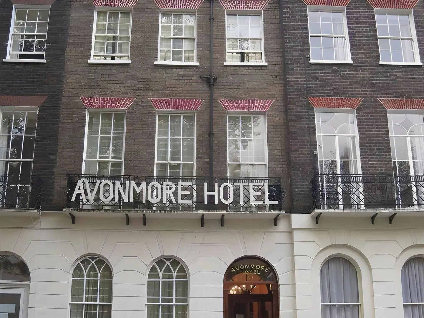 Avonmore Hotel EXTERIOR