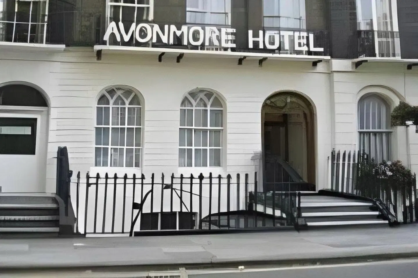 Avonmore Hotel EXTERIOR