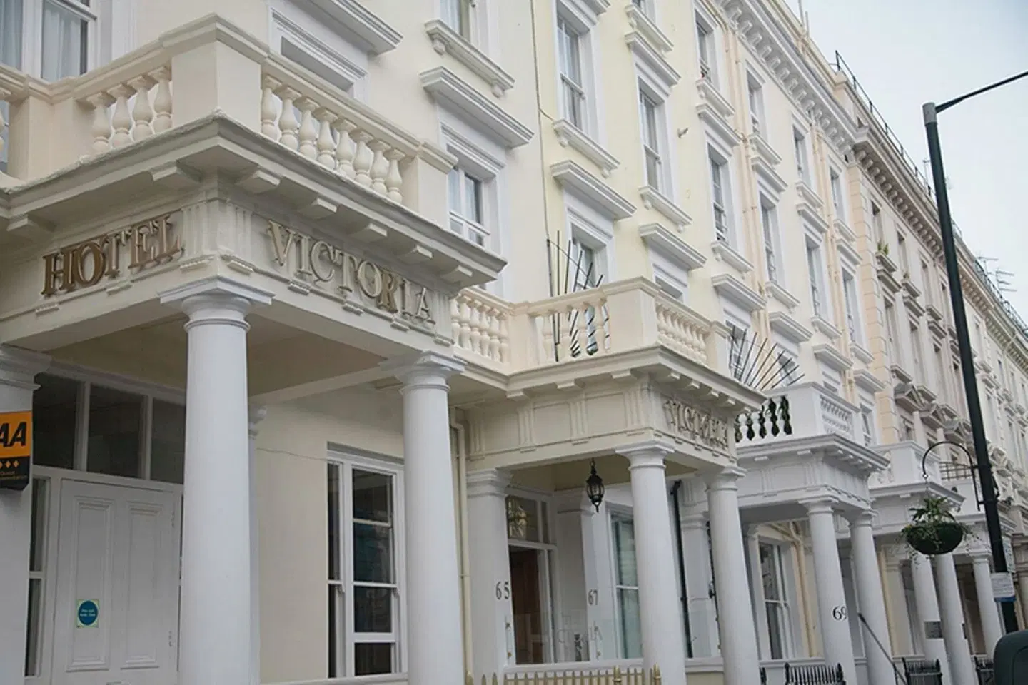 Victoria Inn London EXTERIOR
