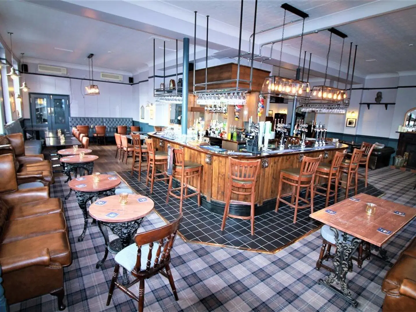 Summerfield Pub & Boutique Rooms Bar