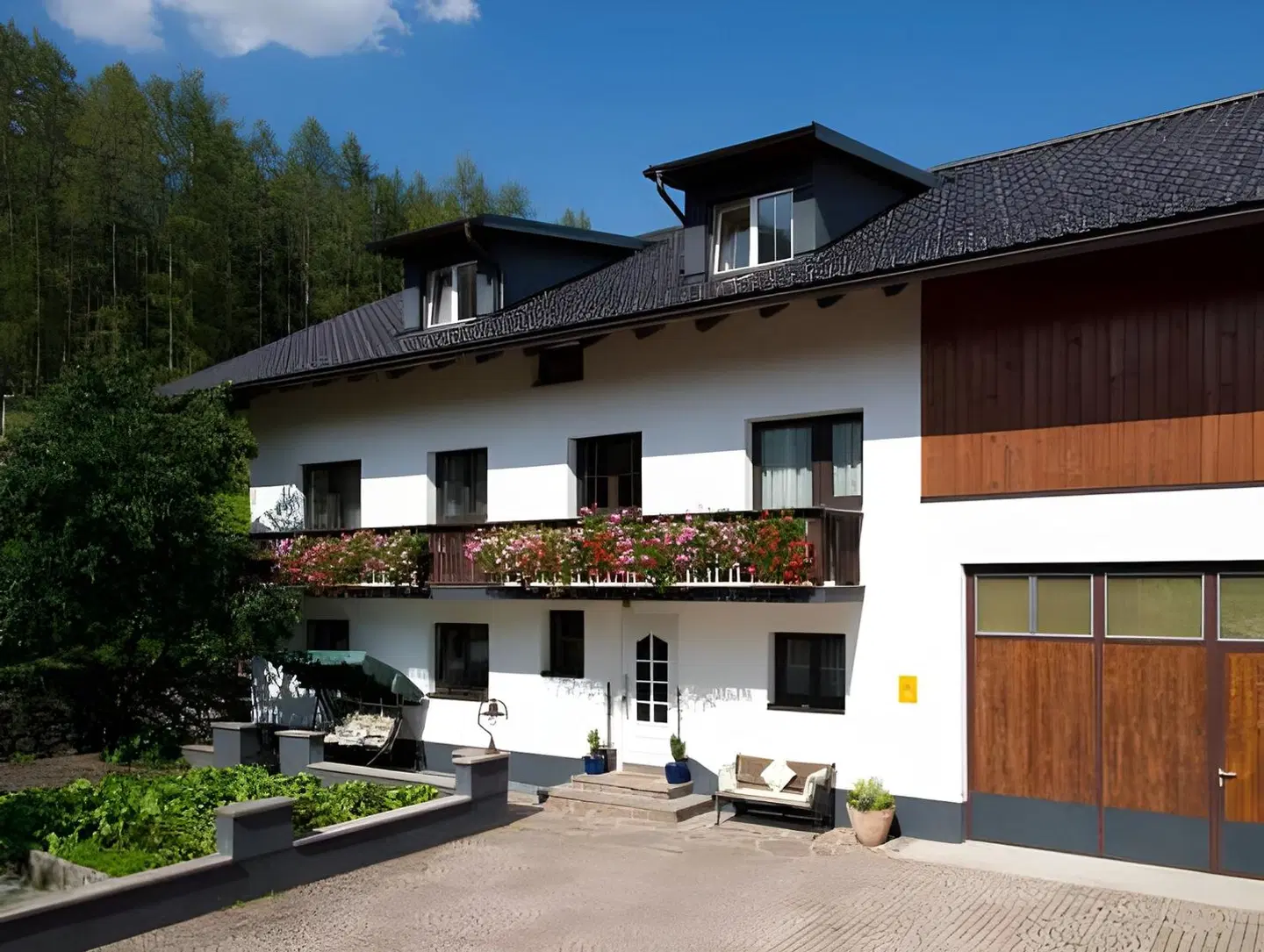 Hosp EXTERIOR