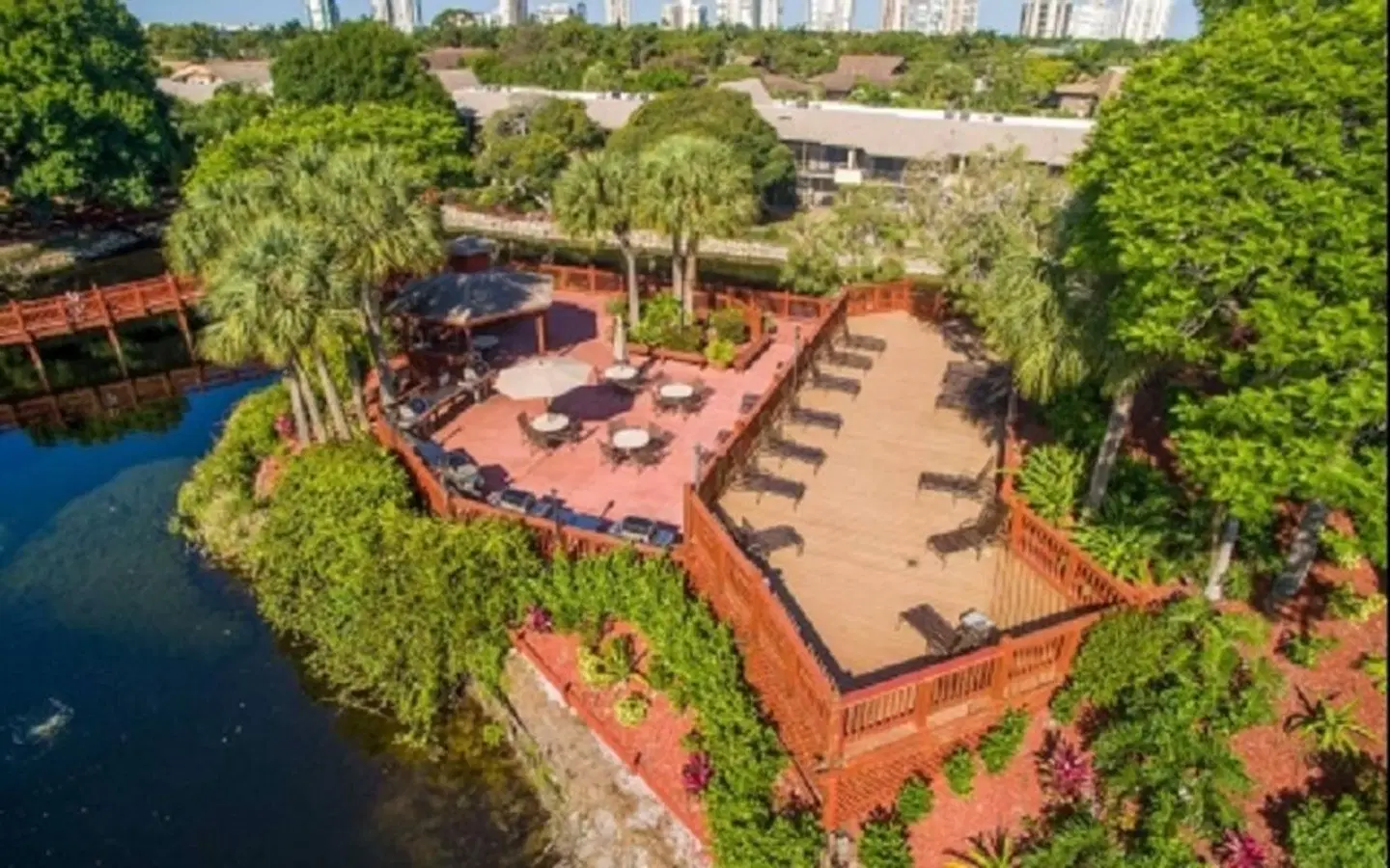 Park Shore Resort EXTERIOR