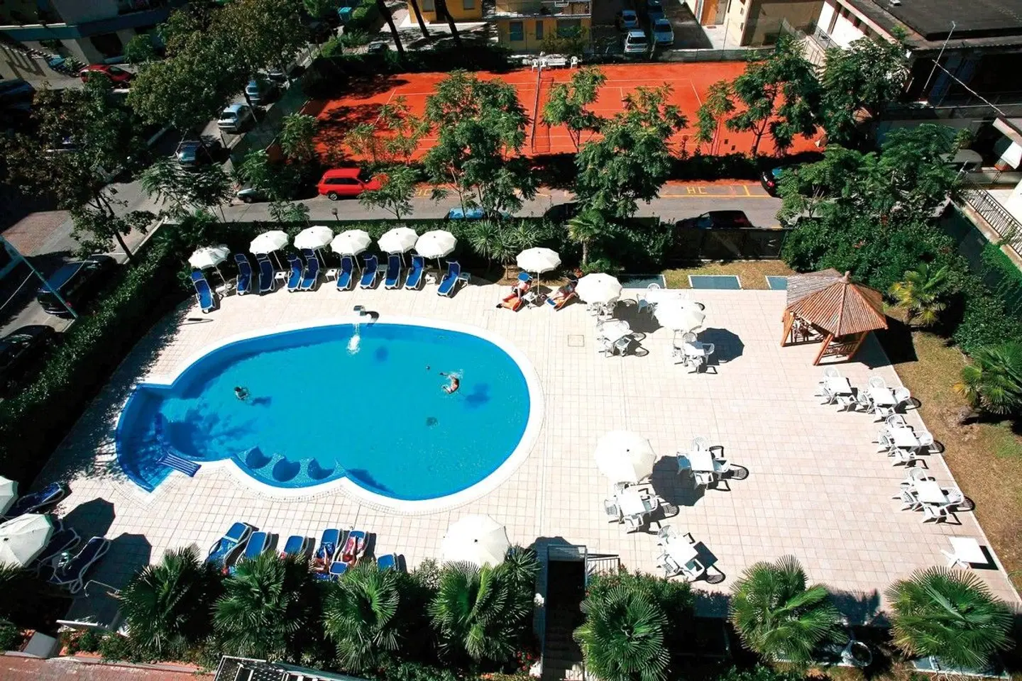 Helios OUTDOOR_POOL