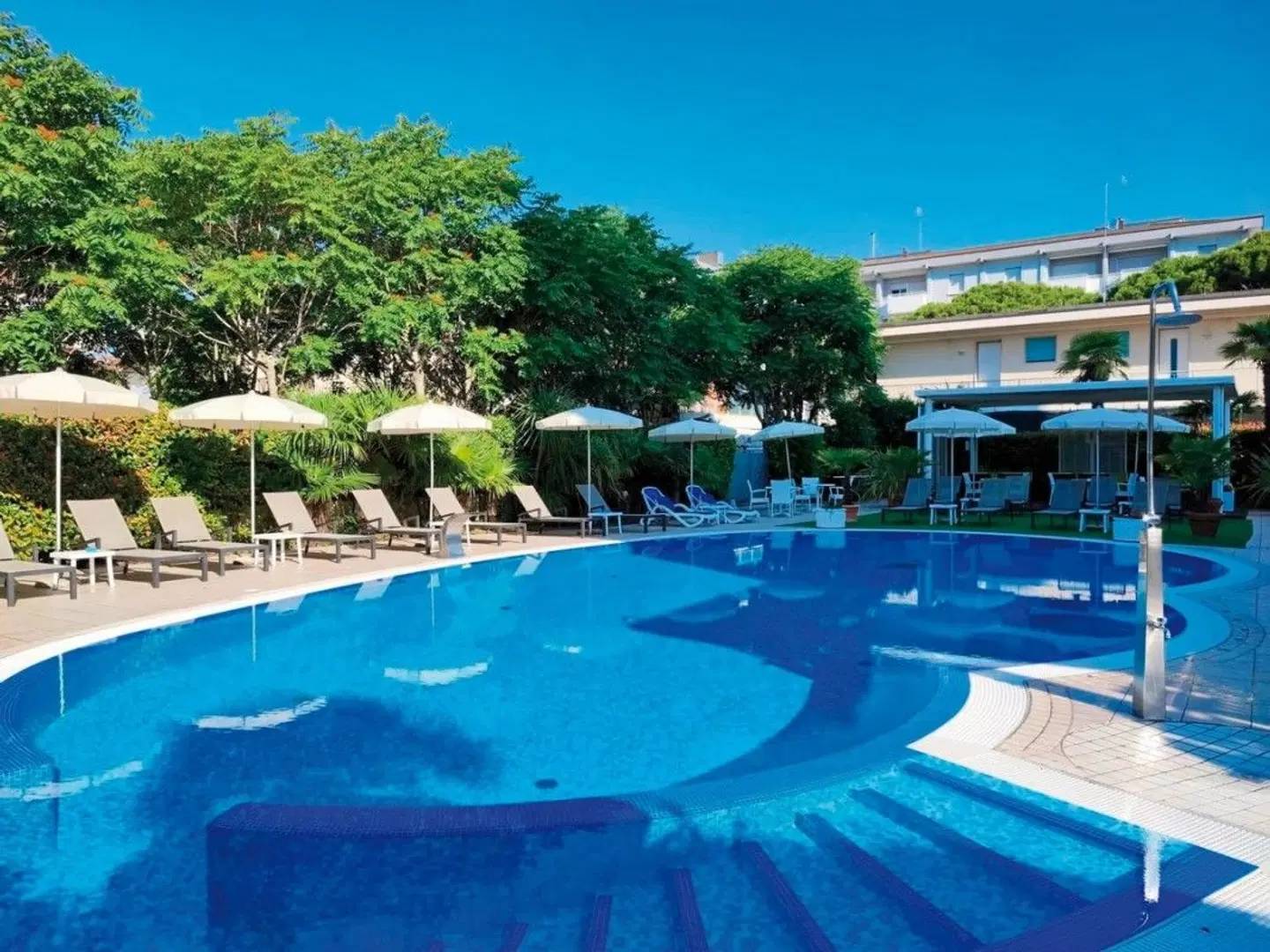 Helios OUTDOOR_POOL