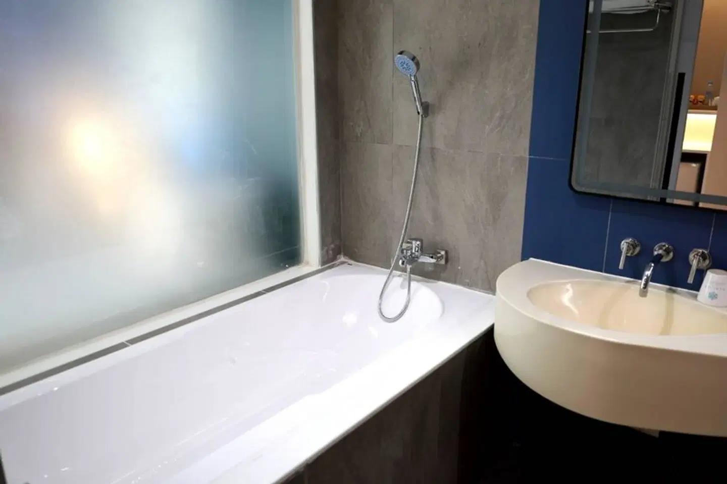Glacier Hotel Khon Kaen Badezimmer