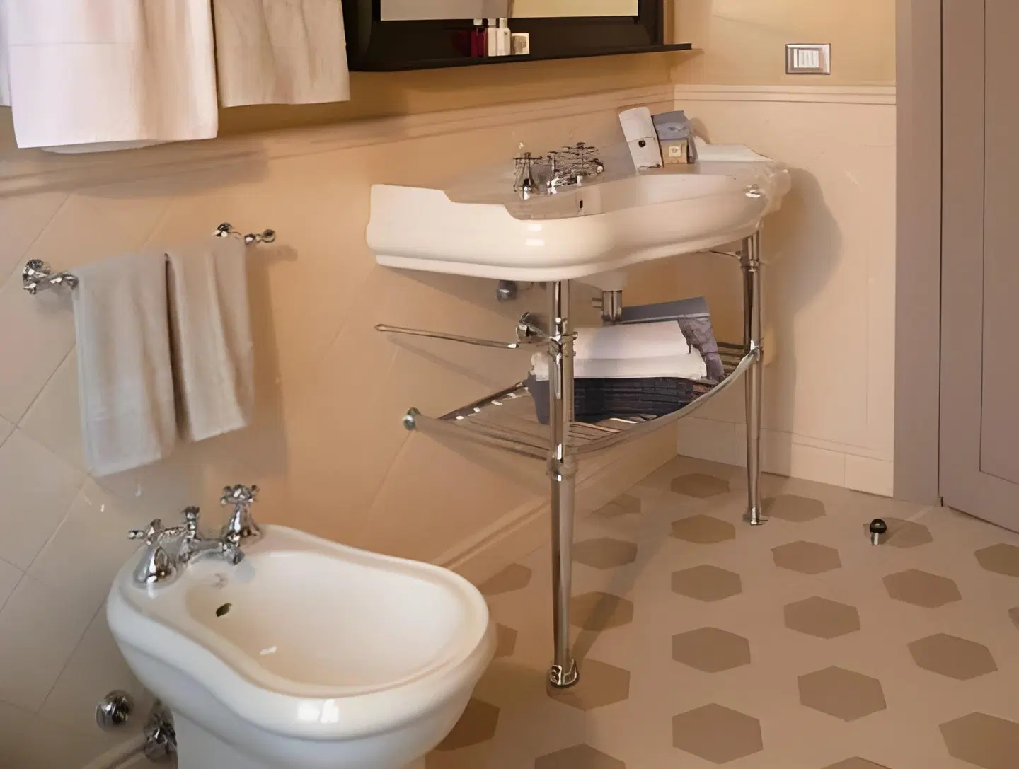 Castello La Leccia BATHROOM