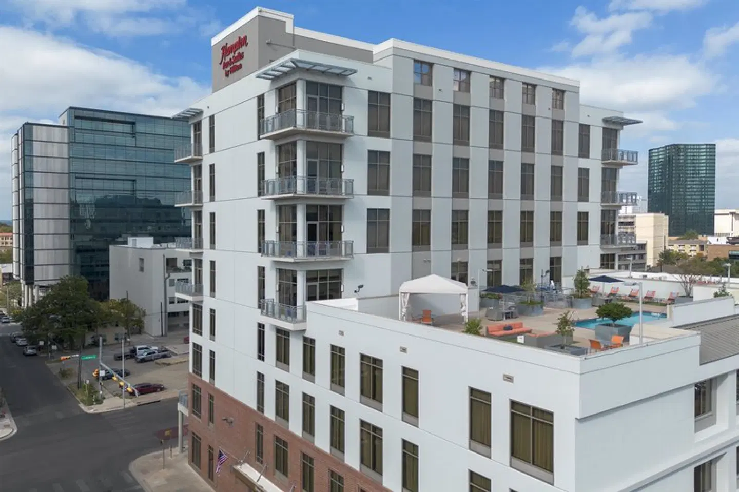 Hampton Inn & Suites Austin @ The University/Capitol EXTERIOR