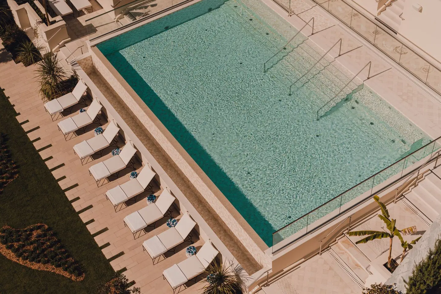Carlton Cannes, a Regent Hotel by IHG OUTDOOR_POOL