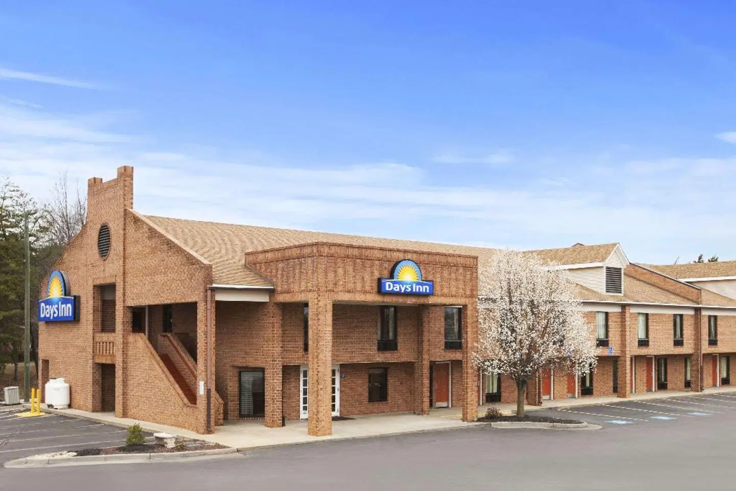 Days Inn by Wyndham Farmville EXTERIOR