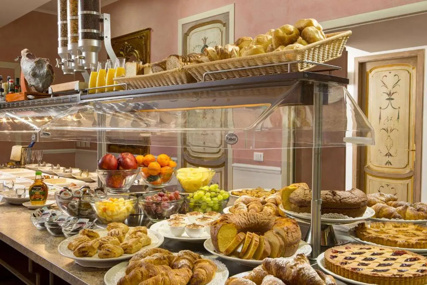 Golden Tulip Rome Piram Restaurant