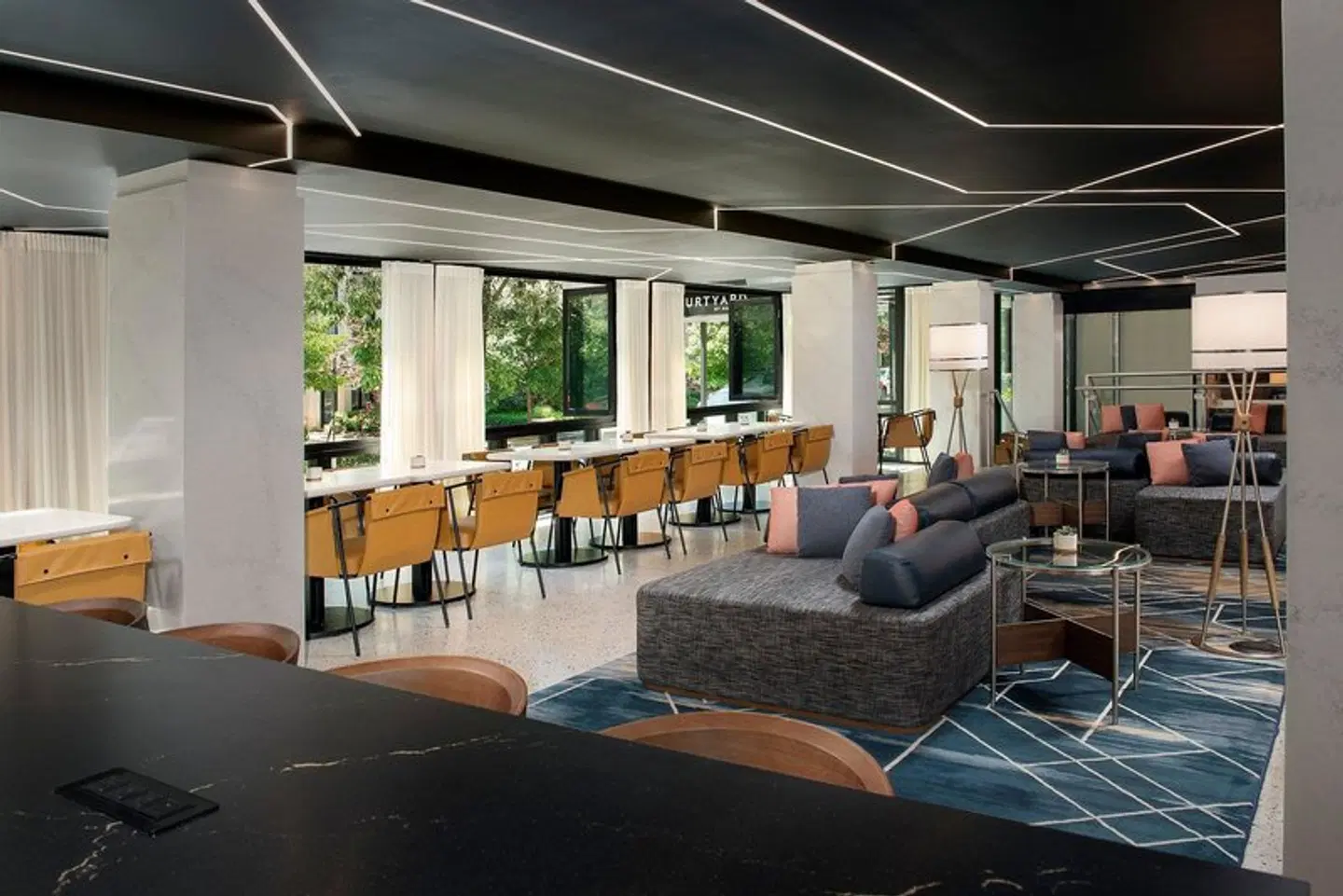 Courtyard by Marriott Washington, DC Dupont Circle Bar