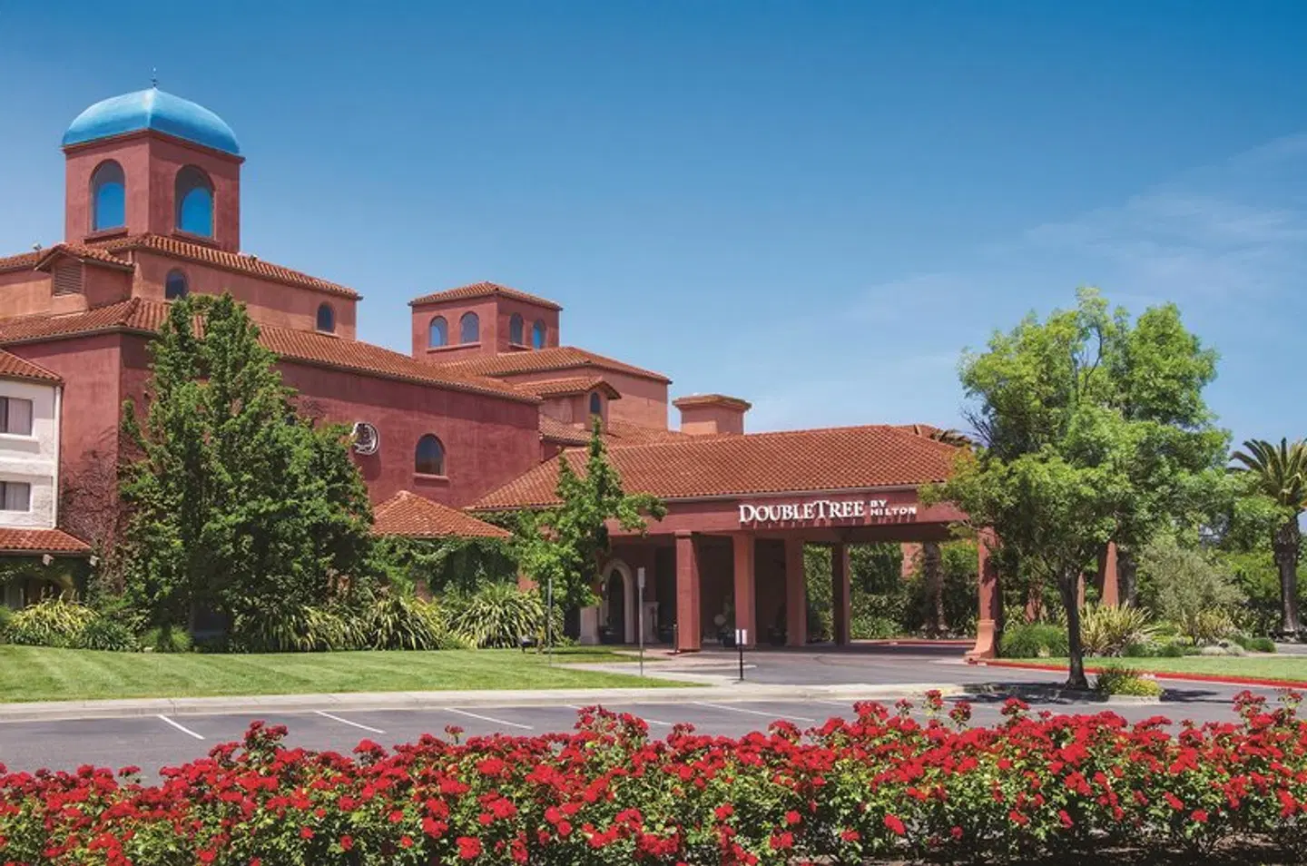 DoubleTree by Hilton Sonoma Wine Country EXTERIOR