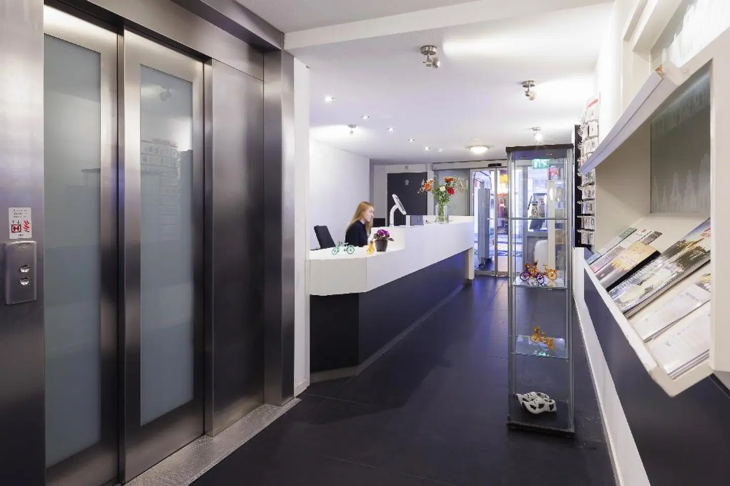 CC LOUNGE_LOBBY