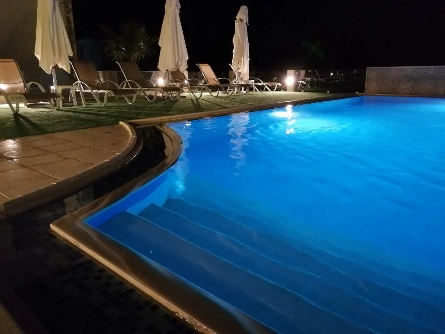 Carisa Maleme OUTDOOR_POOL