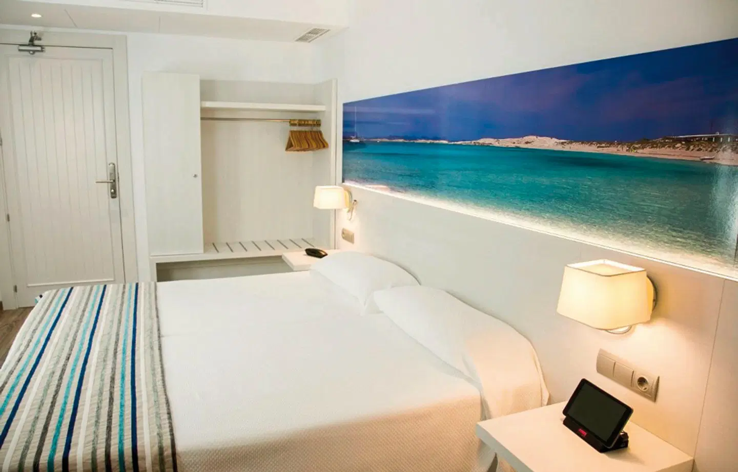 Rosales ROOM_EXAMPLE
