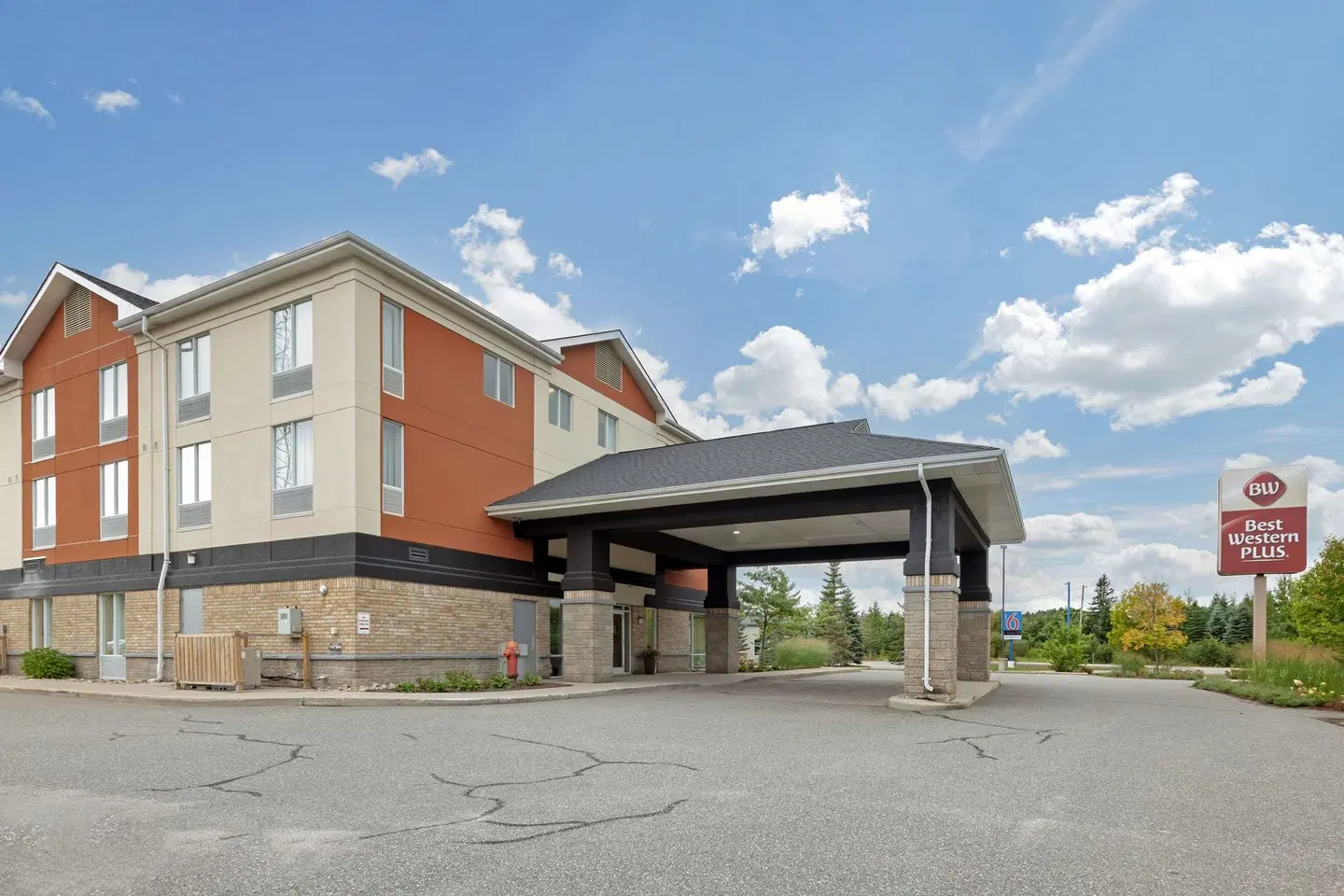 Best Western Plus Muskoka Inn EXTERIOR