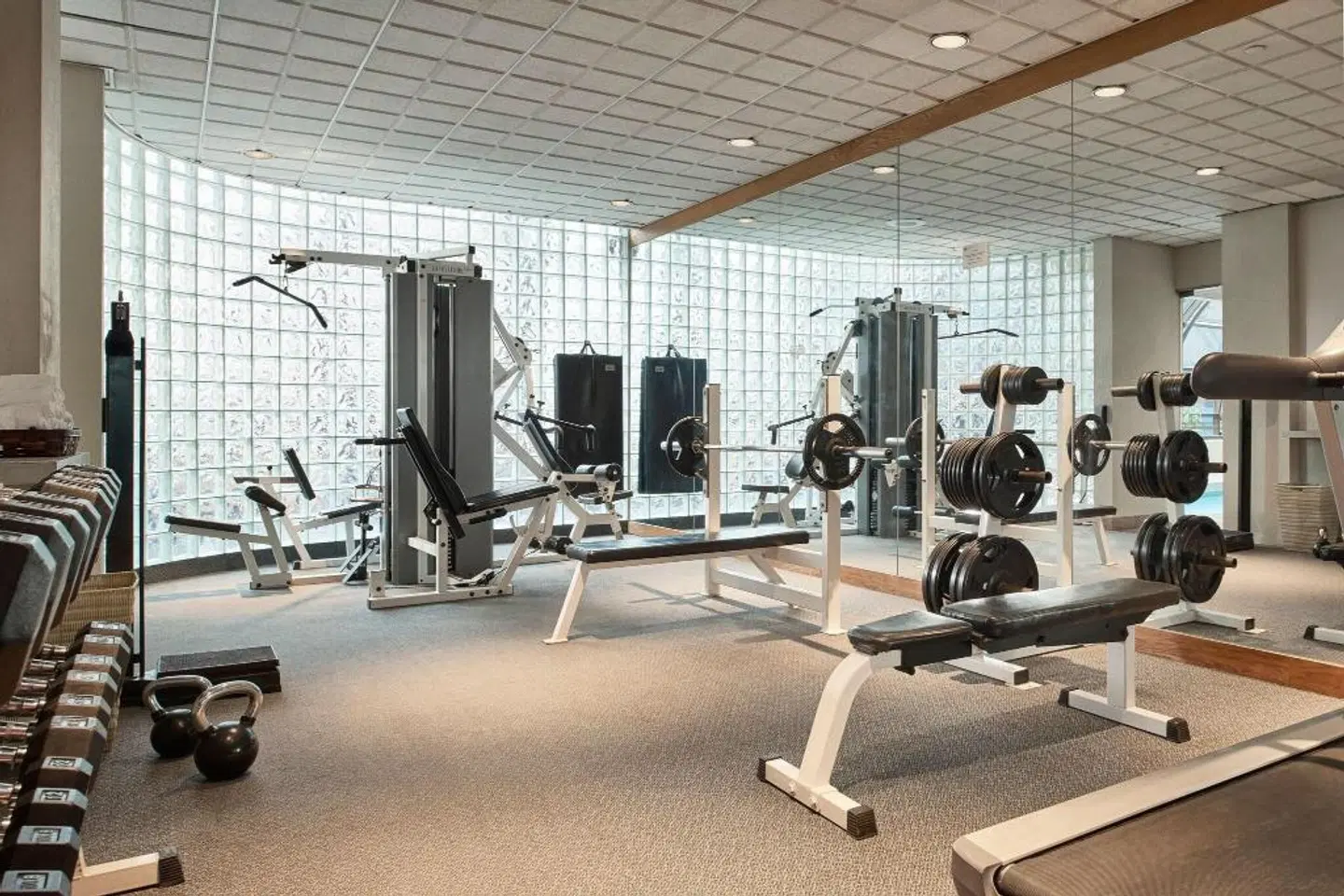 Metropolitan Hotel Vancouver SPORTS_AND_LEISURE