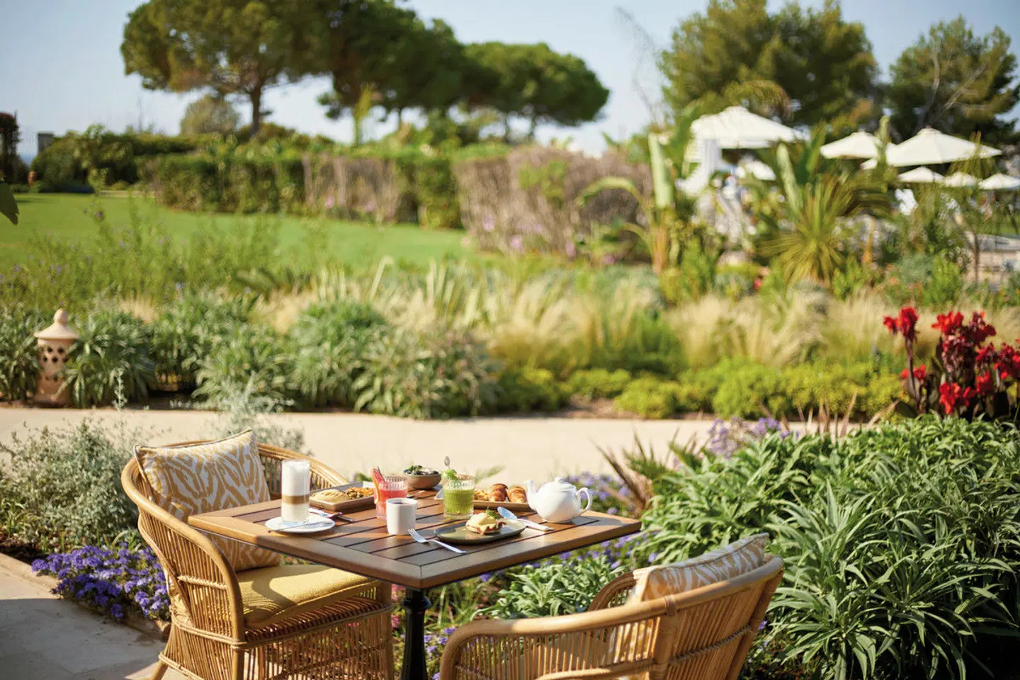 The St. Regis Mardavall Mallorca Resort Terrasse