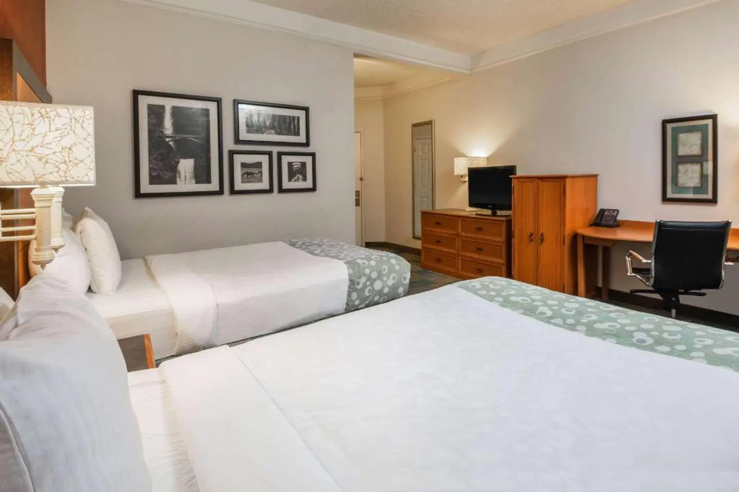 La Quinta Inn & Suites Colorado Springs South AP ROOM_EXAMPLE