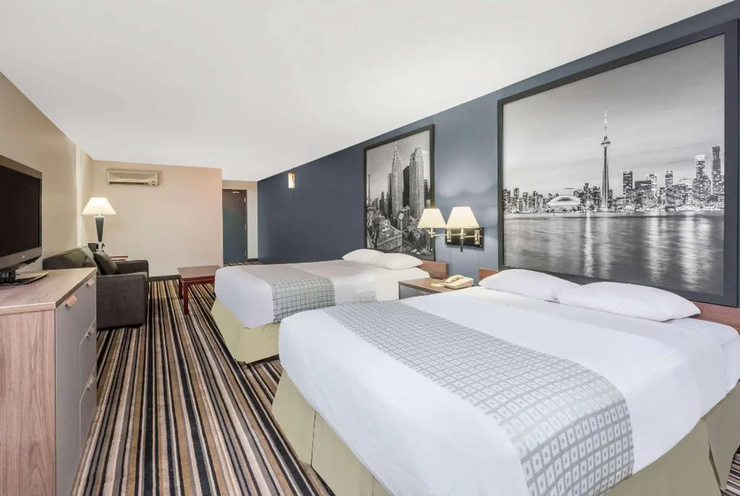 Super 8 by Wyndham Downtown Toronto ROOM_EXAMPLE