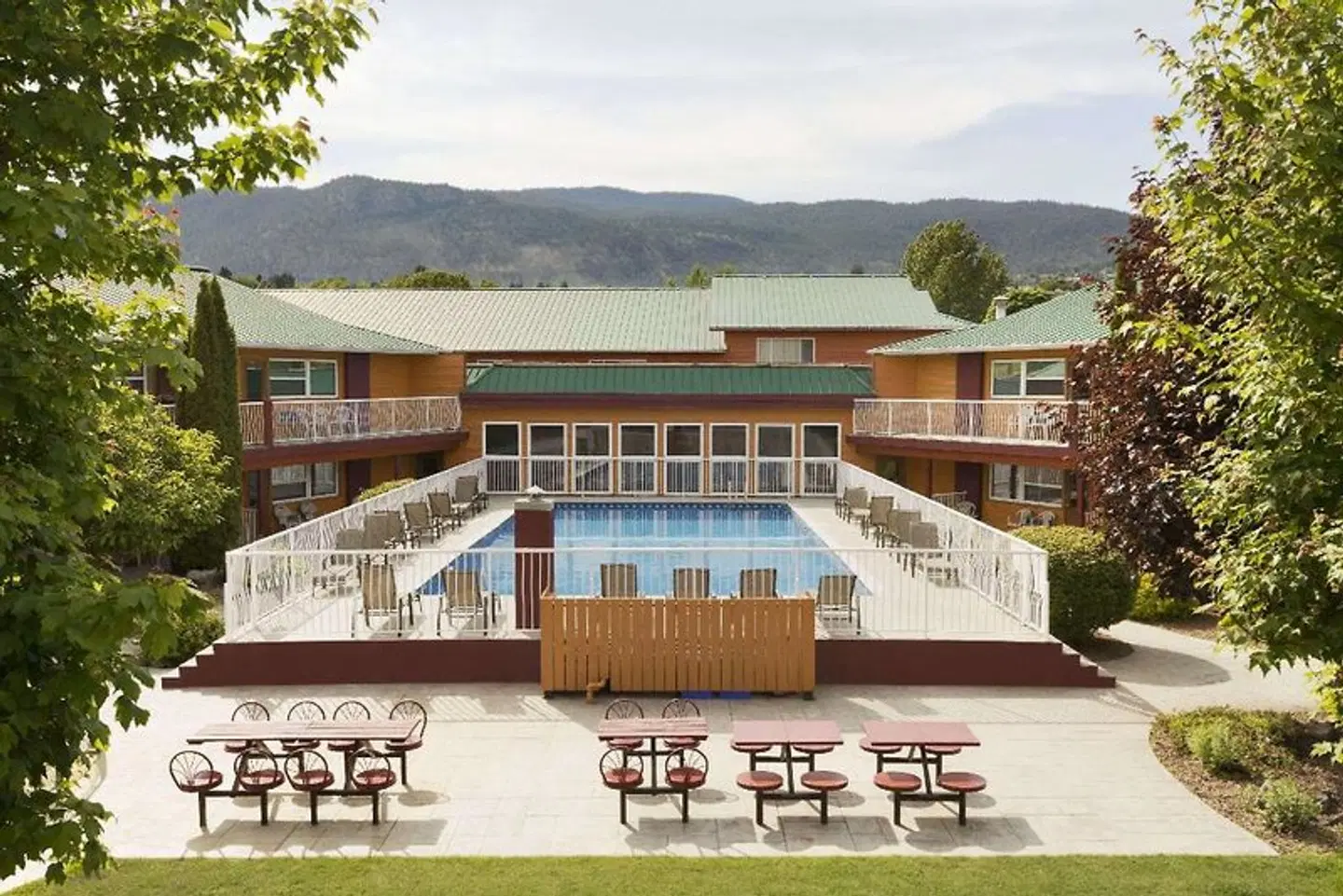 Days Inn by Wyndham Penticton Conference Centre OUTDOOR_POOL