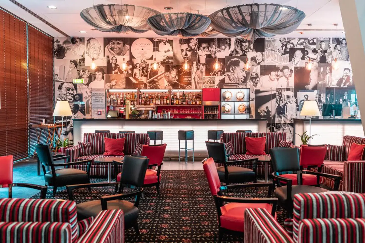 Orea Hotel Angelo Praha Bar