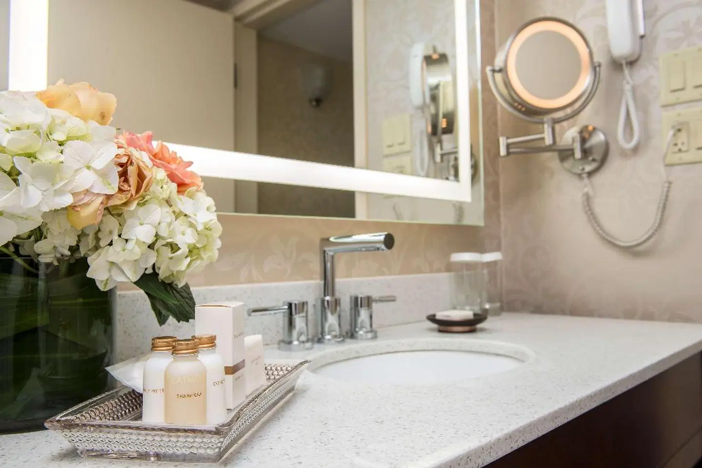 The Best Western Premier Chateau Granville Hotel & Suites Badezimmer