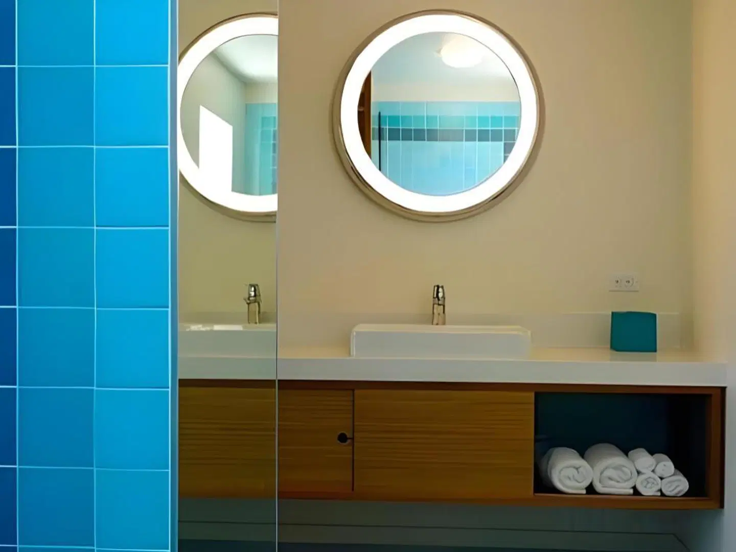 Beverly Laurel Motor Hotel Badezimmer