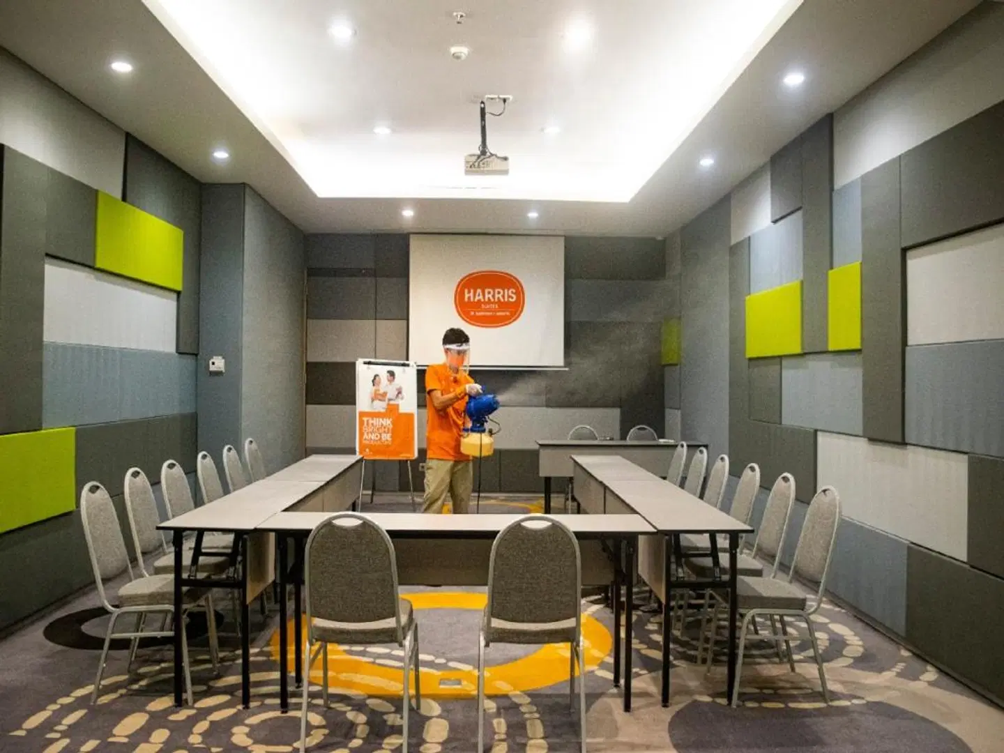 HARRIS Suites fX Sudirman Konferenz