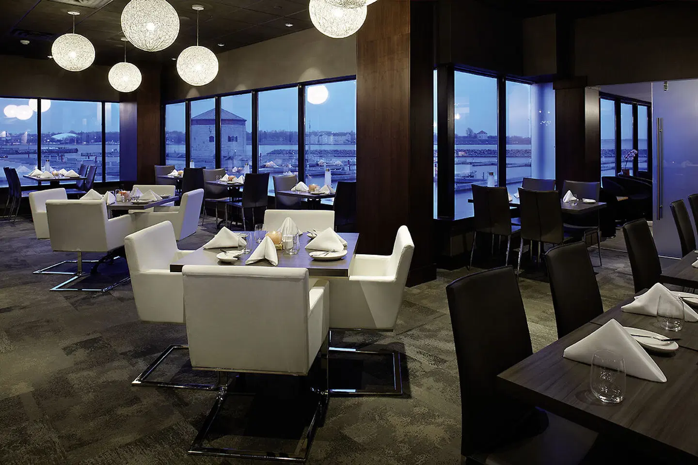 Delta Hotels by Marriott Kingston Waterfront Restaurant