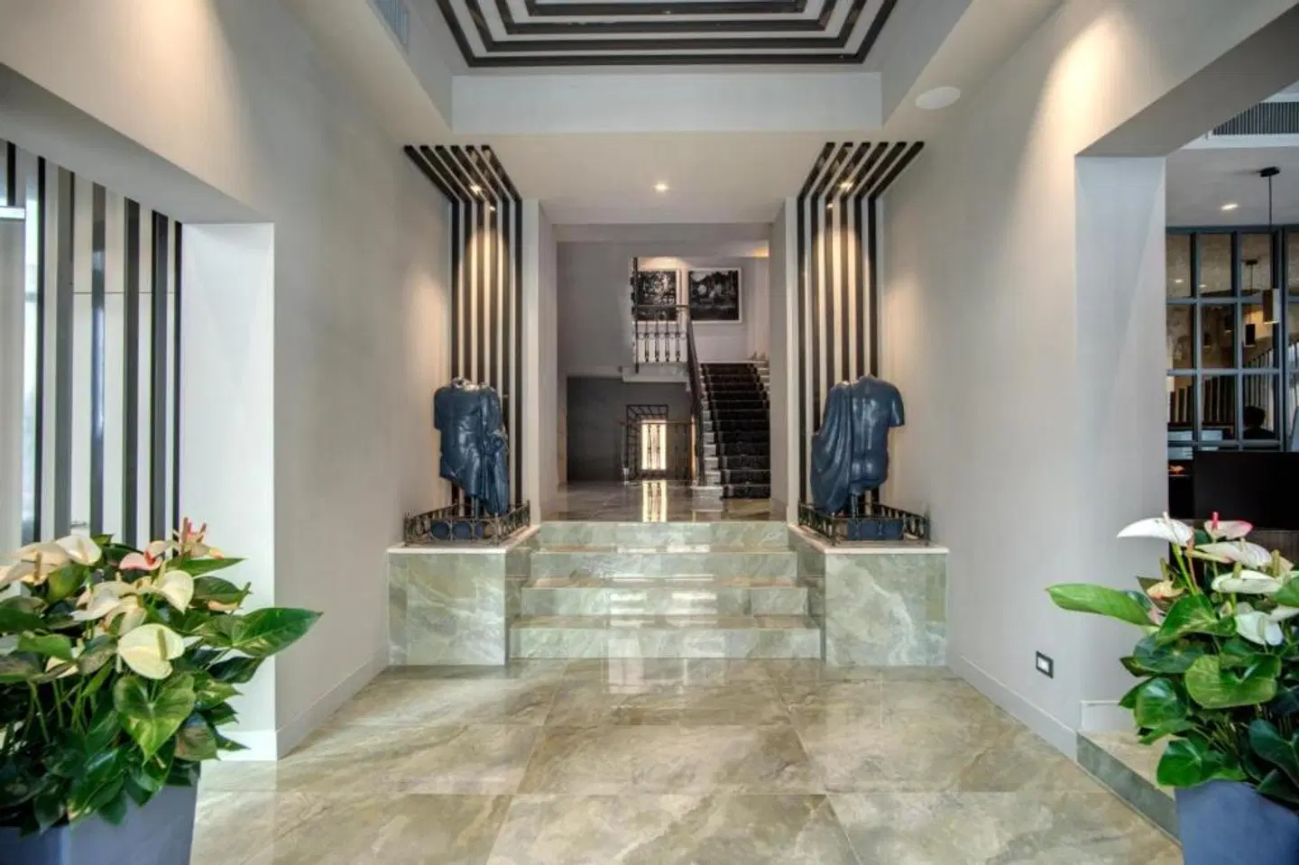 Hotel 77 Seventy-Seven LOUNGE_LOBBY