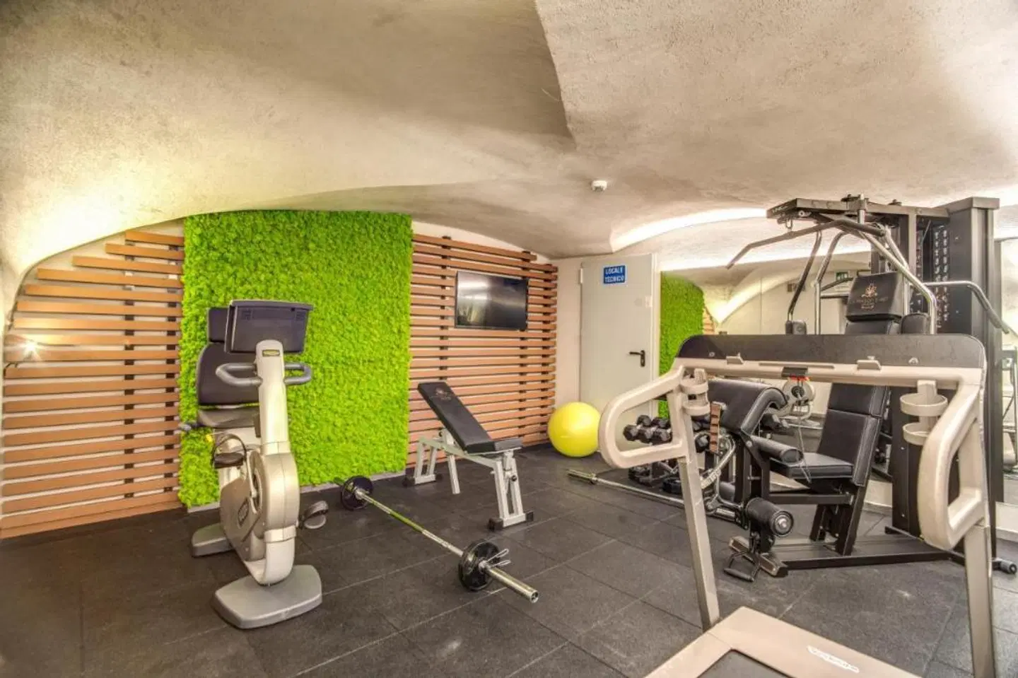 Hotel 77 Seventy-Seven SPORTS_AND_LEISURE